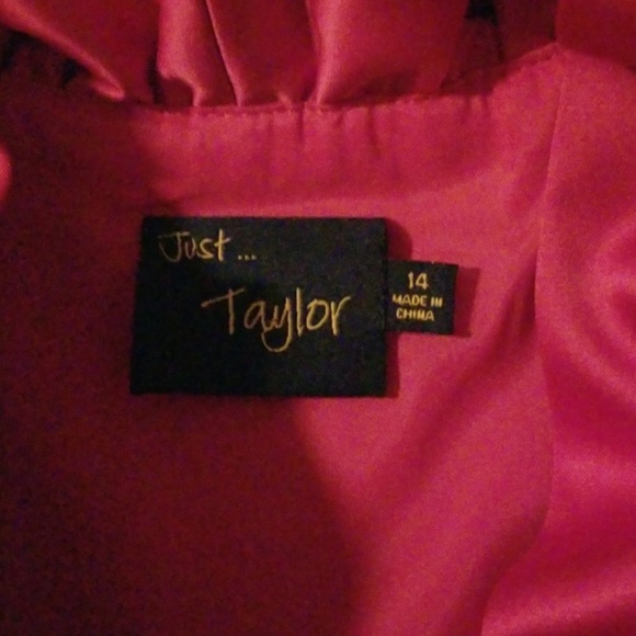 Adorable party dress - Picture 2 of 3